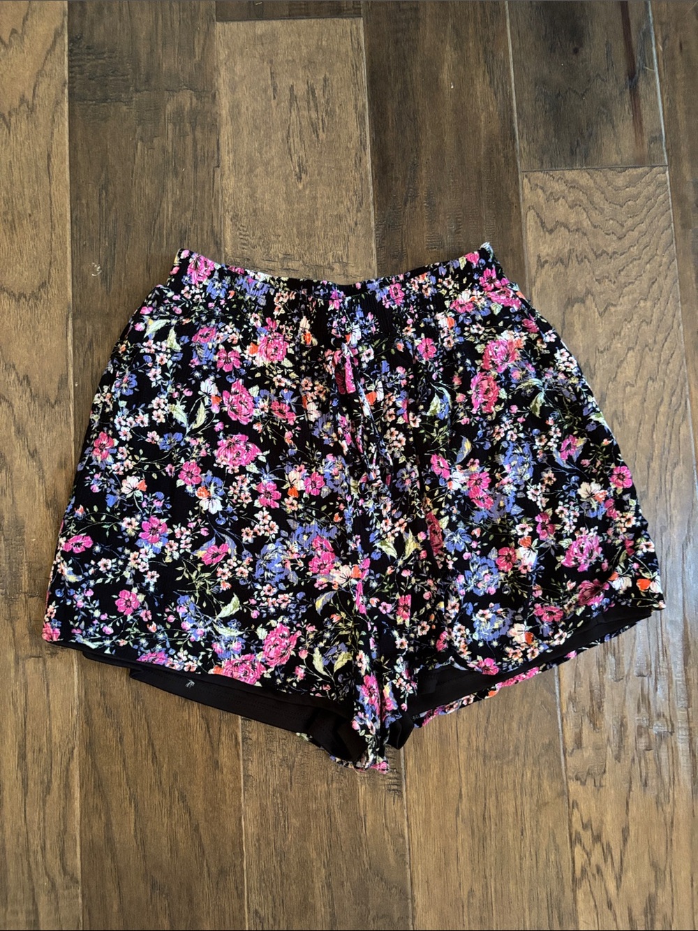 Dee Elly Women’s Floral Pull-on Shorts Size Small